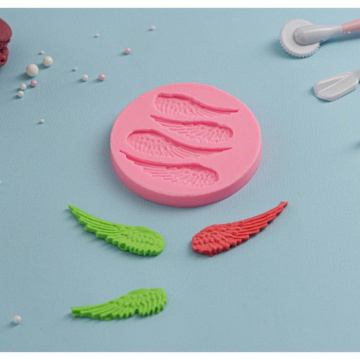 Силиконовый молд «Крылья», d=8,3 см, цвет розовый