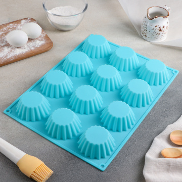 Форма для выпечки «Сладости. Круг реб», силикон, 28×21 см, 12 ячеек, d=6 см, d по дну = 4 см