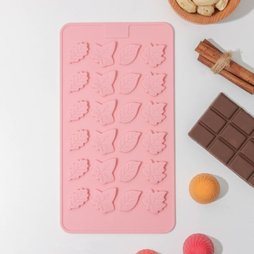 Форма силиконовая для льда и кондитерских украшений Доляна «Листики», 21,2×11,5 см, 24 ячейки