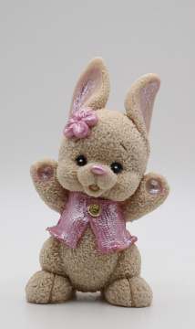 Фигурка из шоколадной глазури Зайка тянет лапки